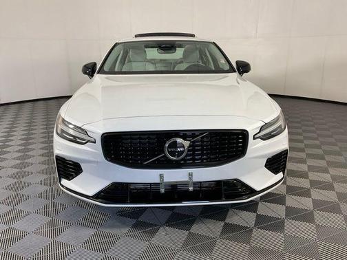 2024 Volvo S60 Recharge Plug-In Hybrid T8 Ultimate Dark Theme