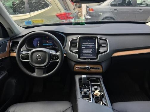 2024 Volvo XC90 B6 Plus Bright Theme 6-Seater