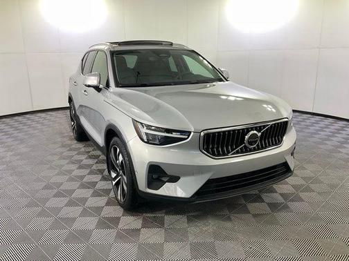 2023 Volvo XC40 B5 Plus Bright Theme
