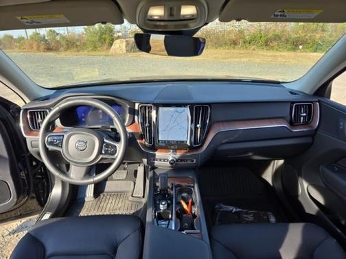 2024 Volvo XC60 B5 Plus Dark Theme
