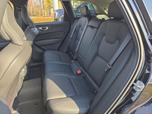 2024 Volvo XC60 B5 Plus Dark Theme