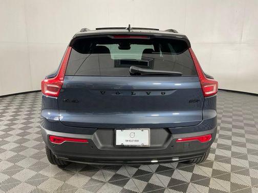2026 Volvo XC40 B5 Ultra Black Edition