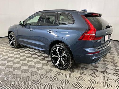 2024 Volvo XC60 Recharge Plug-In Hybrid T8 Ultimate Dark Theme