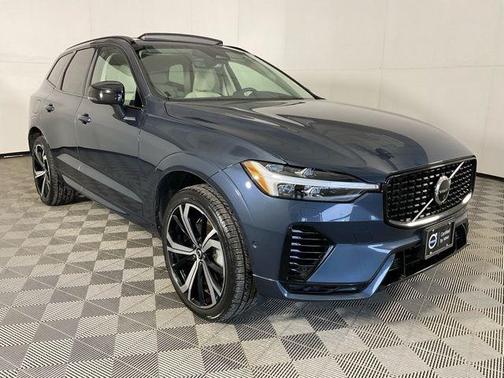2024 Volvo XC60 Recharge Plug-In Hybrid T8 Ultimate Dark Theme
