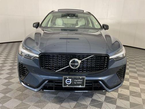 2024 Volvo XC60 Recharge Plug-In Hybrid T8 Ultimate Dark Theme