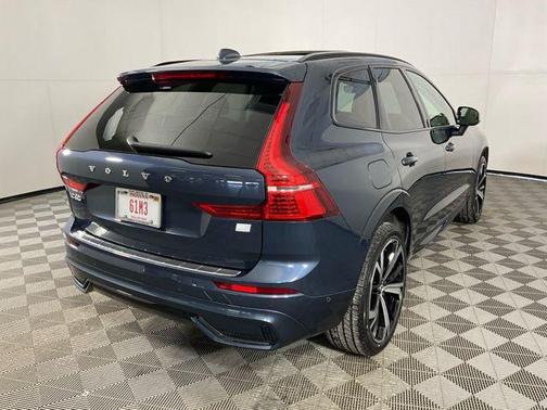 2024 Volvo XC60 Recharge Plug-In Hybrid T8 Ultimate Dark Theme