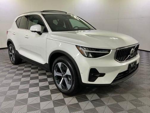 2024 Volvo XC40 B5 Plus Bright Theme