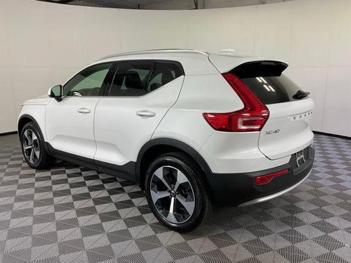 2024 Volvo XC40 B5 Plus Bright Theme