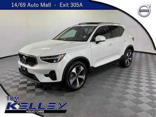 2024 Volvo XC40 B5 Plus Bright Theme
