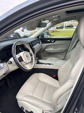 2020 Volvo XC60 T5 Momentum