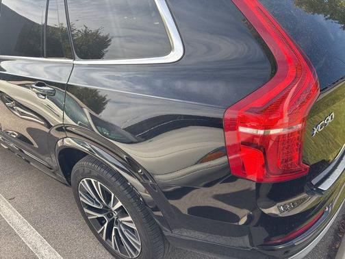 2022 Volvo XC90 T6 Momentum