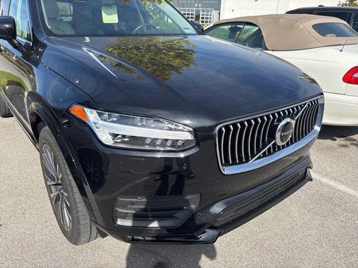 2022 Volvo XC90 T6 Momentum