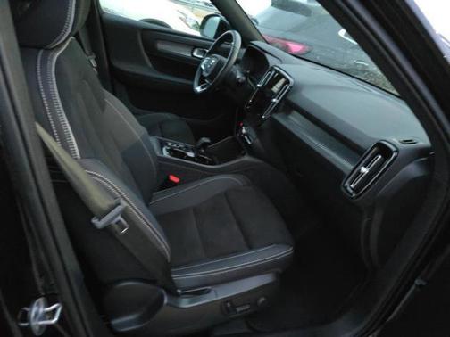 Black 2025 Volvo XC40 B5 Plus Dark Theme