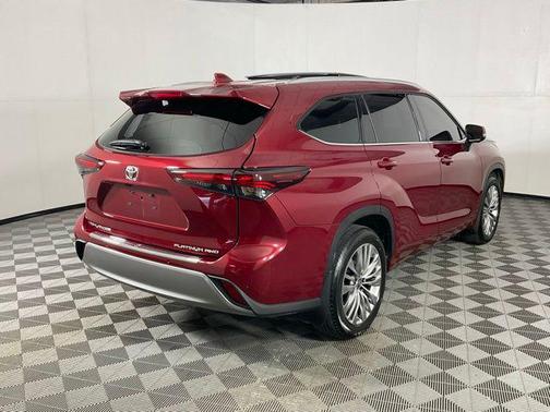 Ruby Flare Pearl 2024 Toyota Highlander Platinum