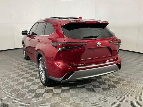 Ruby Flare Pearl 2024 Toyota Highlander Platinum