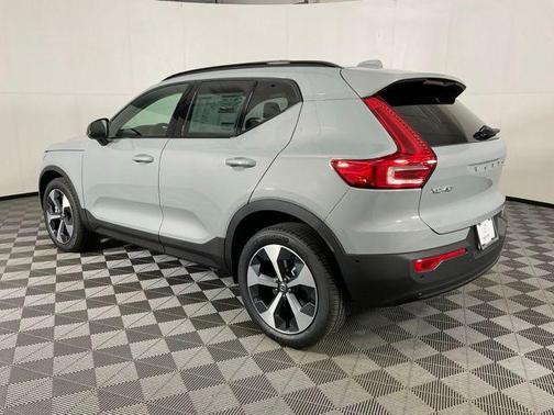 2026 Volvo XC40 B5 Plus