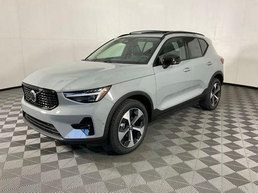 2026 Volvo XC40 B5 Plus