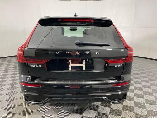 Onyx Black Metallic 2026 Volvo XC60 B5 Plus