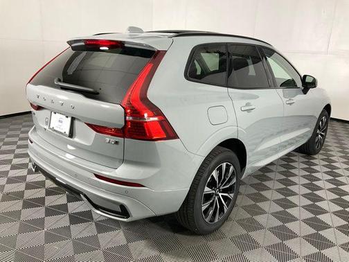 2025 Volvo XC60 B5 Core