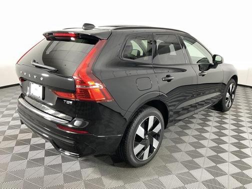 2025 Volvo XC60 Plug-In Hybrid T8 Plus