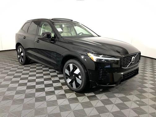 2025 Volvo XC60 Plug-In Hybrid T8 Plus