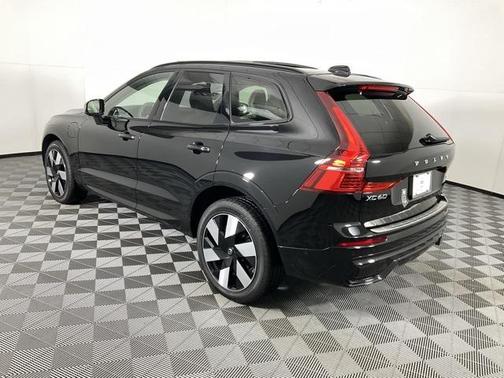 2025 Volvo XC60 Plug-In Hybrid T8 Plus