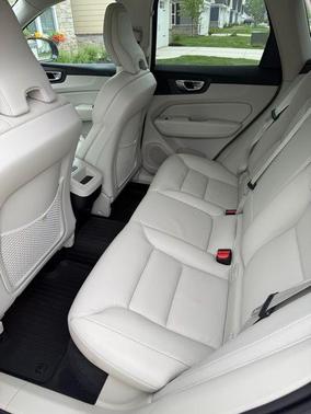 2023 Volvo XC60 B5 Plus Dark Theme