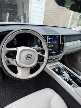 2023 Volvo XC60 B5 Plus Dark Theme