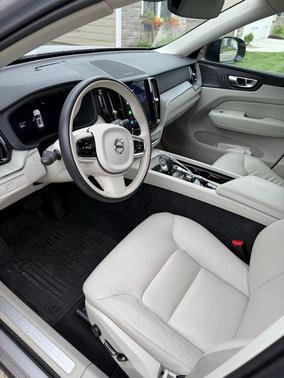 2023 Volvo XC60 B5 Plus Dark Theme