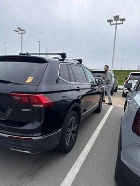Deep Black 2019 Volkswagen Tiguan 2.0T SEL