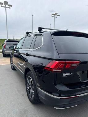 Deep Black 2019 Volkswagen Tiguan 2.0T SEL