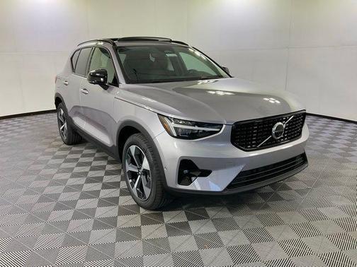 2026 Volvo XC40 B5 Plus