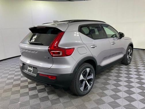 2026 Volvo XC40 B5 Plus