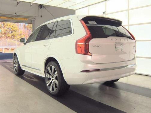 2025 Volvo XC90 B6 Ultra