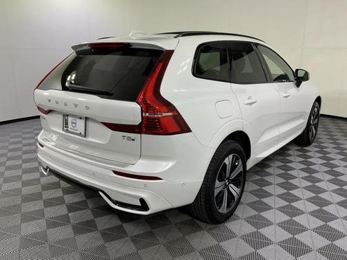 2025 Volvo XC60 Plug-In Hybrid T8 Plus