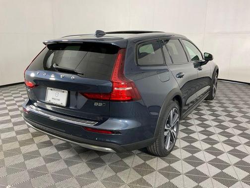 2026 Volvo V60 Cross Country B5 Plus