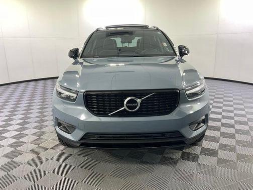 2022 Volvo XC40 T5 R-Design