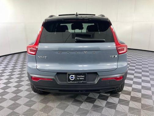 2022 Volvo XC40 T5 R-Design