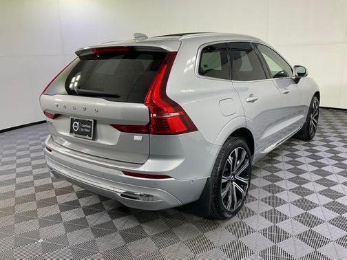 2023 Volvo XC60 Recharge Plug-In Hybrid T8 Ultimate Bright Theme