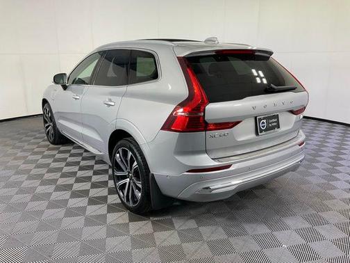 2023 Volvo XC60 Recharge Plug-In Hybrid T8 Ultimate Bright Theme