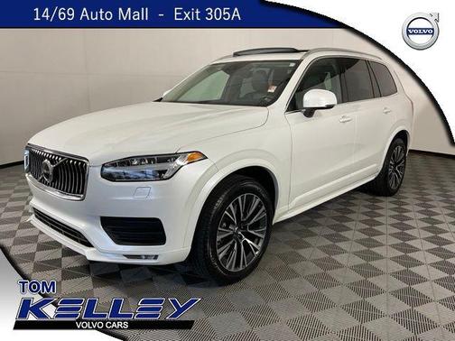 2022 Volvo XC90 T6 Momentum