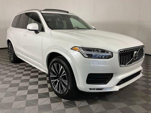 2022 Volvo XC90 T6 Momentum