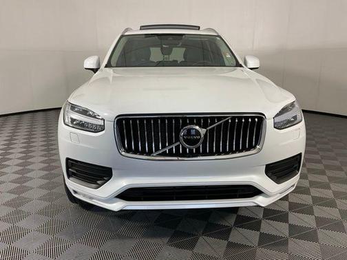 2022 Volvo XC90 T6 Momentum