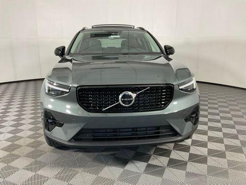 2026 Volvo XC40 B5 Ultra
