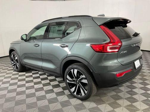 2026 Volvo XC40 B5 Ultra