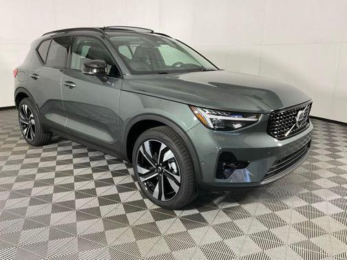 2026 Volvo XC40 B5 Ultra