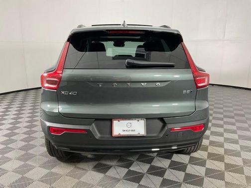 2026 Volvo XC40 B5 Ultra