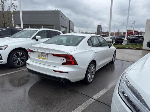 2020 Volvo S60 T6 Momentum