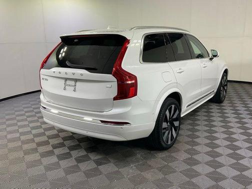 Crystal White Metallic 2024 Volvo XC90 Recharge Plug-In Hybrid T8 Plus Bright Theme 7-Seater
