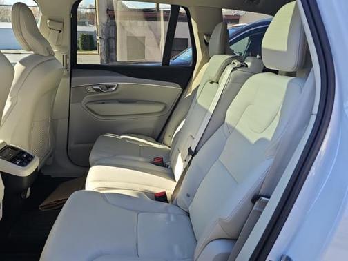 2024 Volvo XC90 B5 Core Bright Theme
